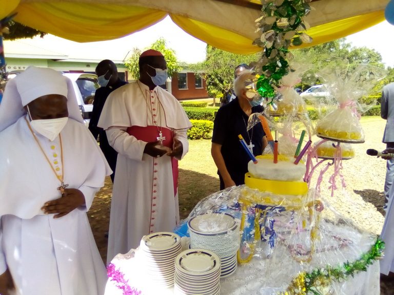 Read more about the article Bishop Sanctus Lino Wanok Celebrates His 35th Priestly Anniversary